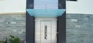 גגון זכוכית תלוי